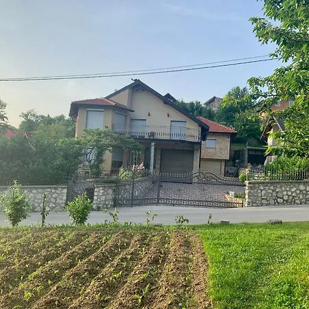 Relaxing Ilidza With Lush Garden & Bbq In Sarajevo Villa